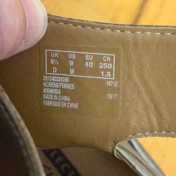 Clarks Gold Perforated Leather Peep Toe Wedge Platform Sandals, Size 9 - Picture 8 of 8